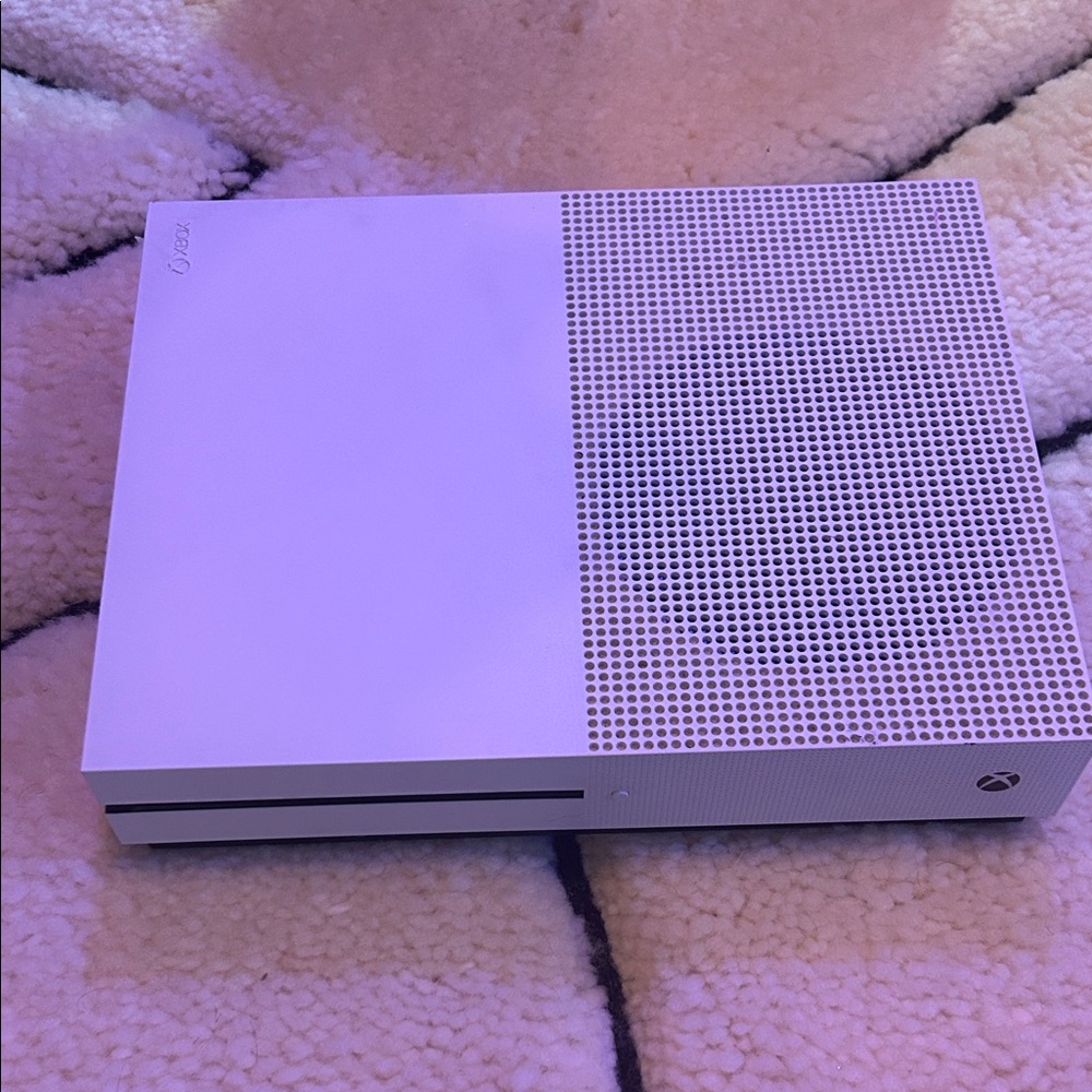 White Xbox One Gaming Console (Negotiable)